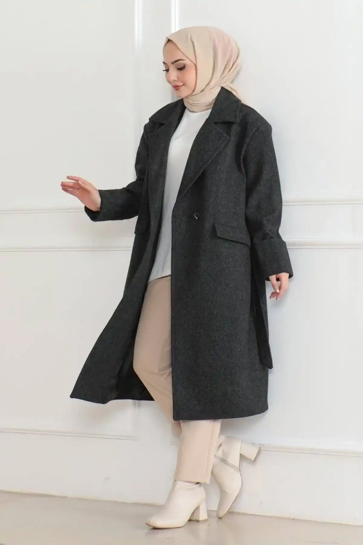 Kadın Kaşe Kaban Uzun Boy 115 cm Kruvaze Yaka Kuşaklı Astarlı Tesettür Kaban Yünlü - Siyah