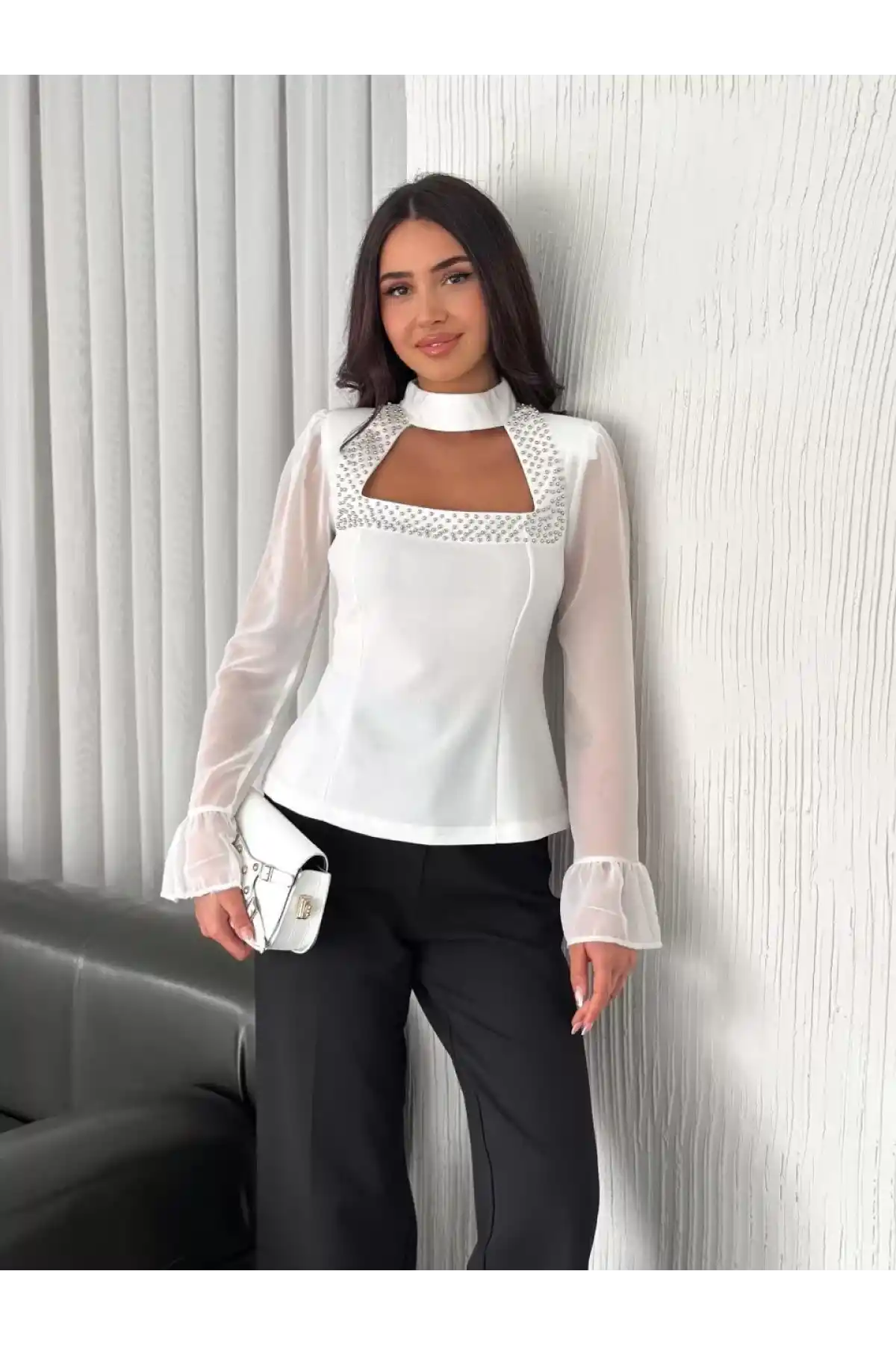 Penye Uzun Kollu Kadın Kolları Şifon Göğüste İnci Boncuk detaylı Bluz - Beyaz