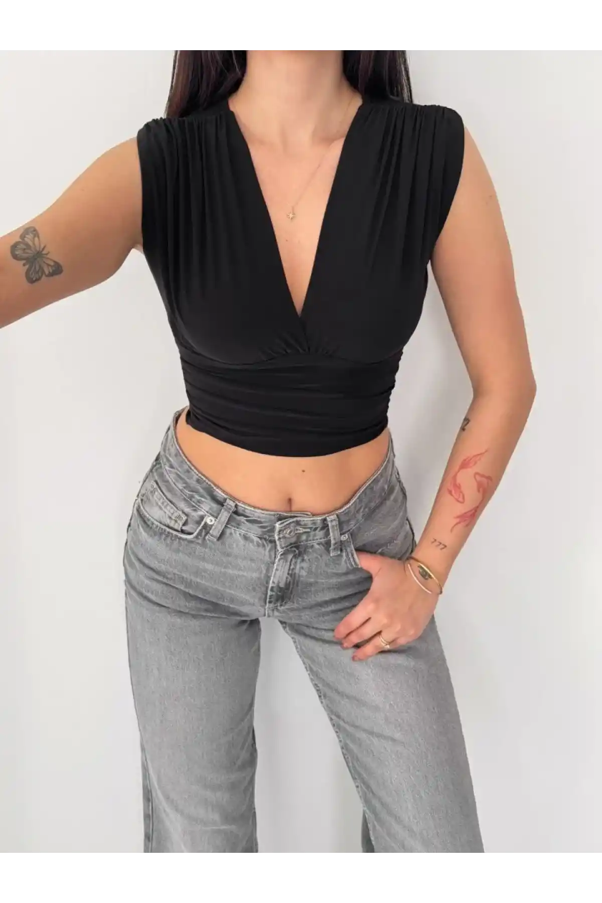 Kadın Vatkalı Kolsuz V Yaka Drapeli Crop Bluz Likralı Fit - Siyah