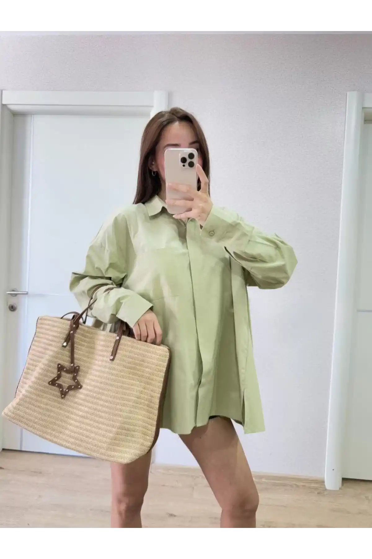 Poplin Kadın Yakalı Yandan Yırtmaçlı Arka Pens Detaylı Gömlek - Yeşil