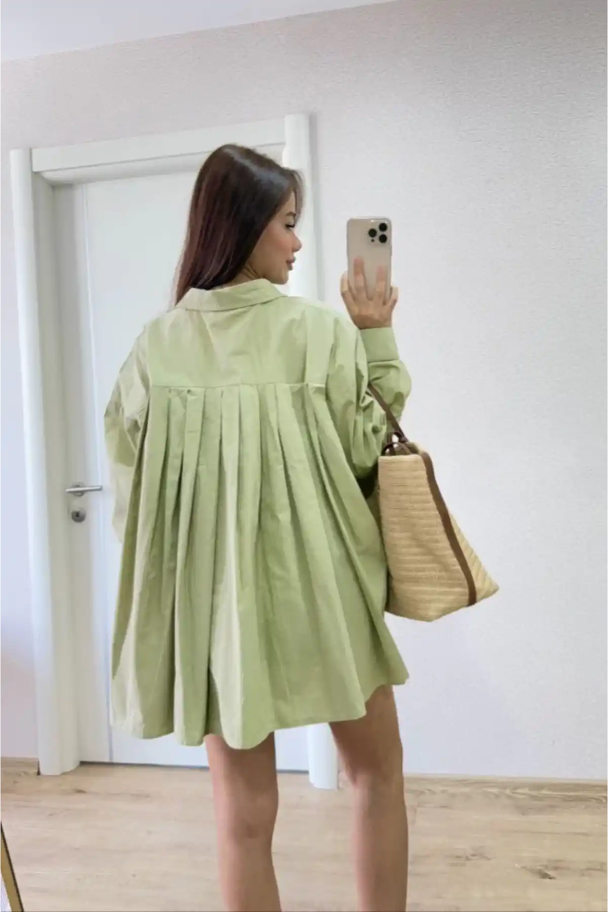 Poplin Kadın Yakalı Yandan Yırtmaçlı Arka Pens Detaylı Gömlek - Yeşil