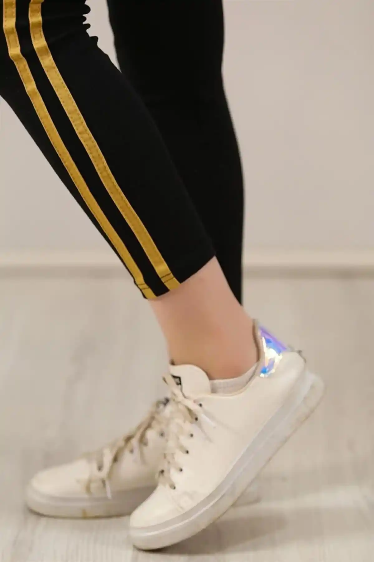 Kadın Yanı Sarı Şeritli Her Gardıropta Olması Gereken Tayt - Siyah