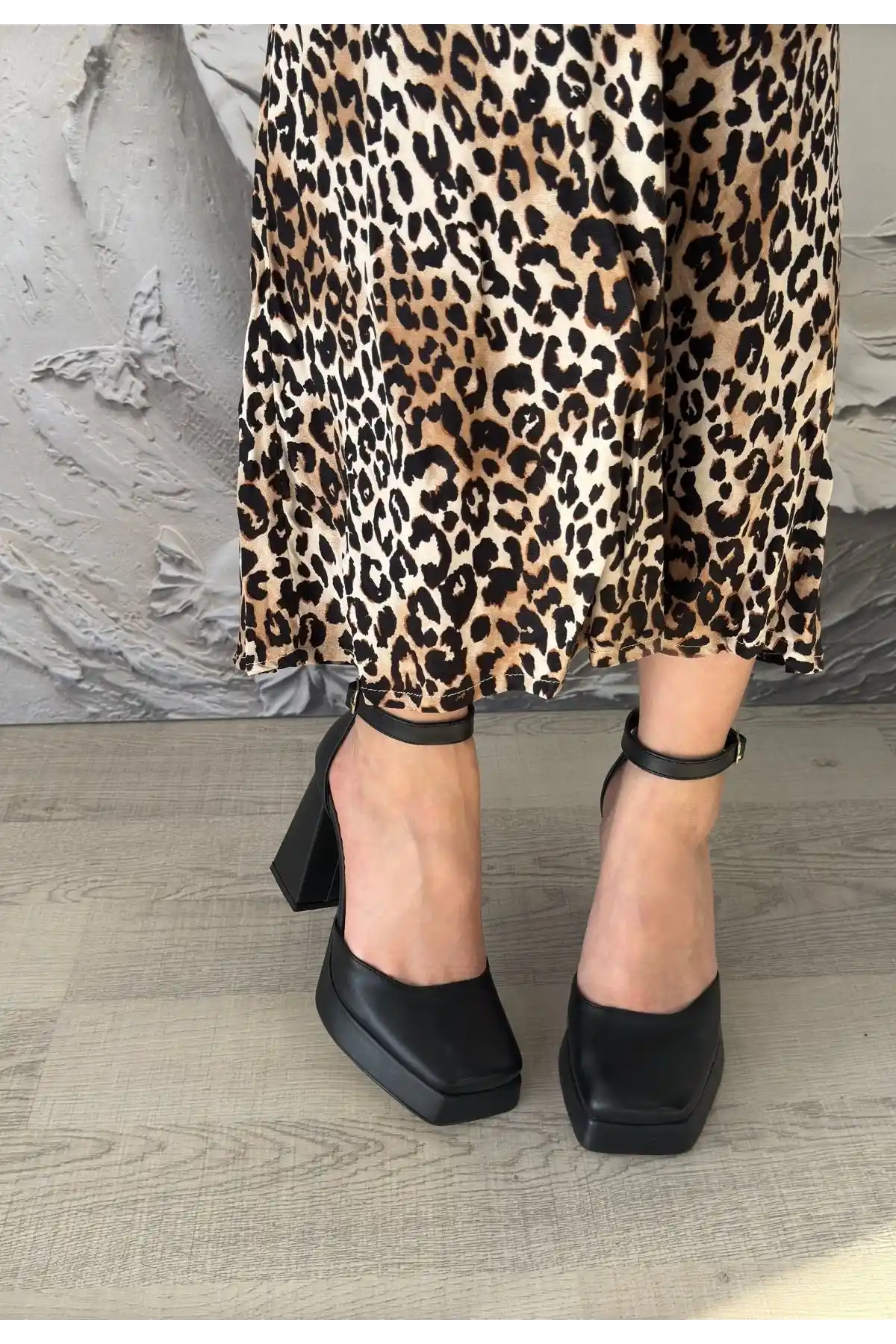 Kawer Siyah Cilt Topuklu Ayakkabı - GC