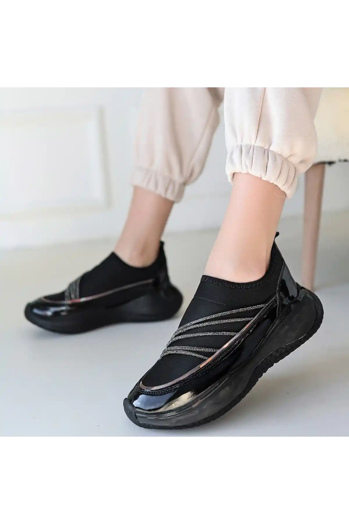 Keita Siyah Rugan Streç Detaylı Siyah Tabanlı Spor Ayakkabı - GC