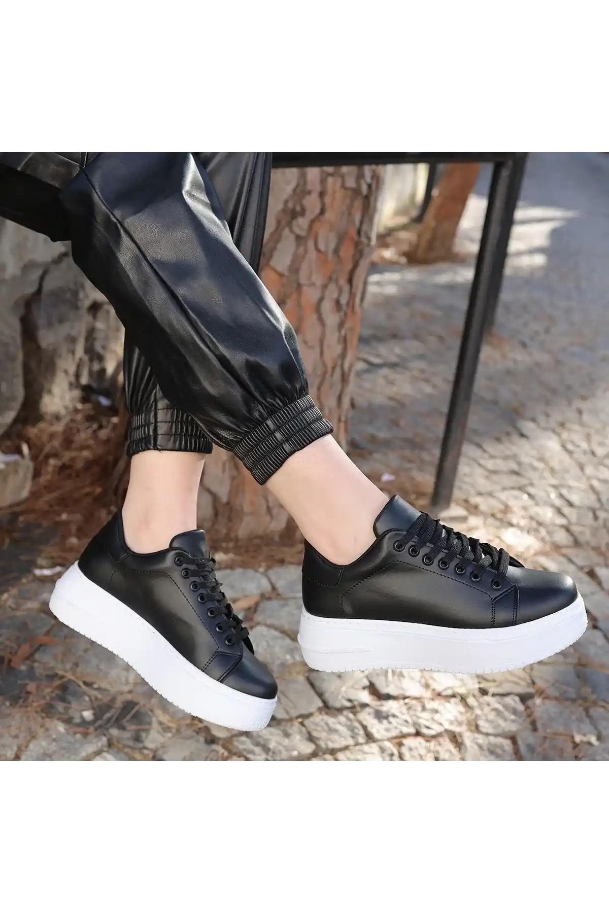 Leran Siyah Cilt Beyaz Tabanlı Bağcıklı Spor Ayakkabı - GC