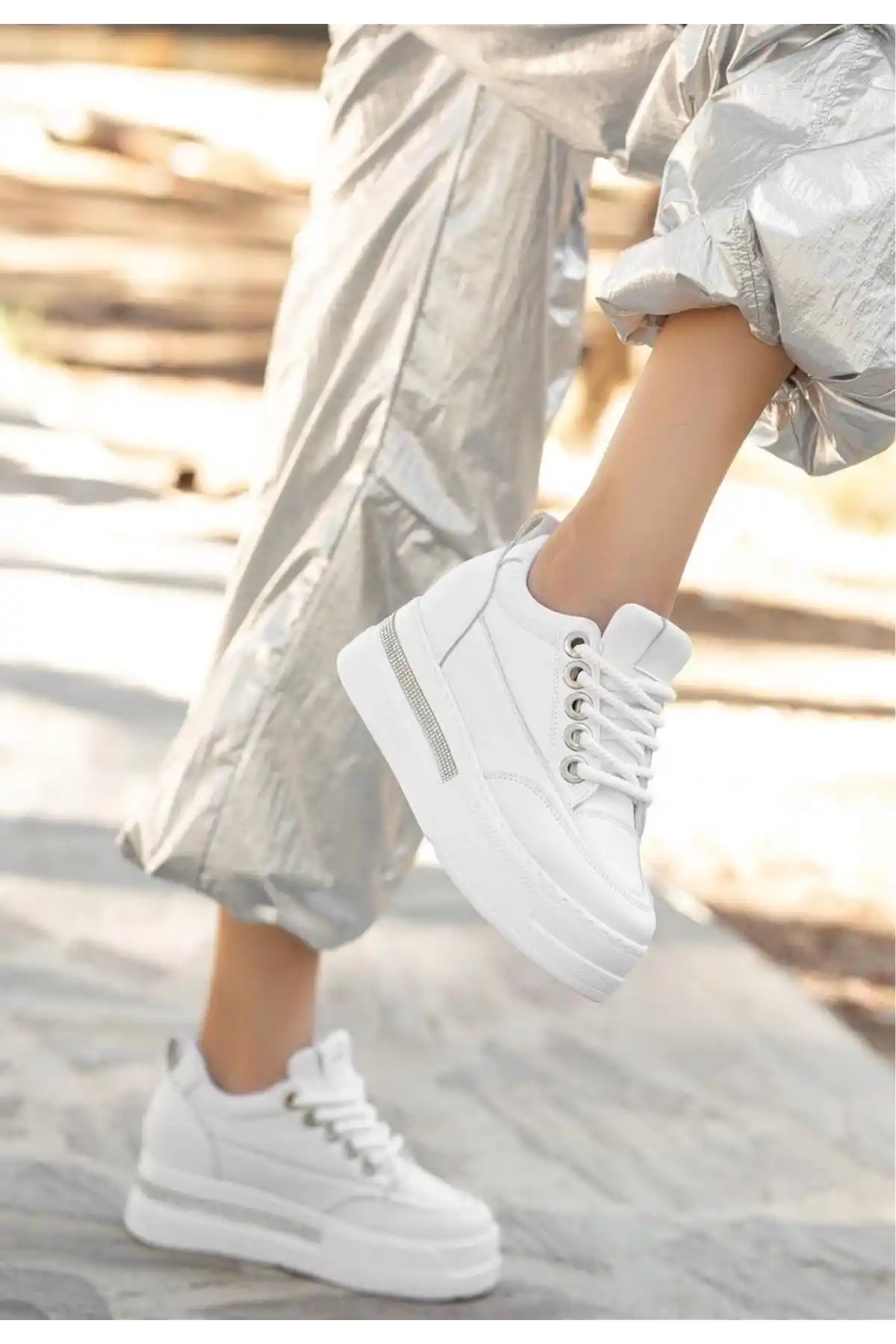 Lulu Beyaz Cilt Bağcıklı Spor Ayakkabı - GC