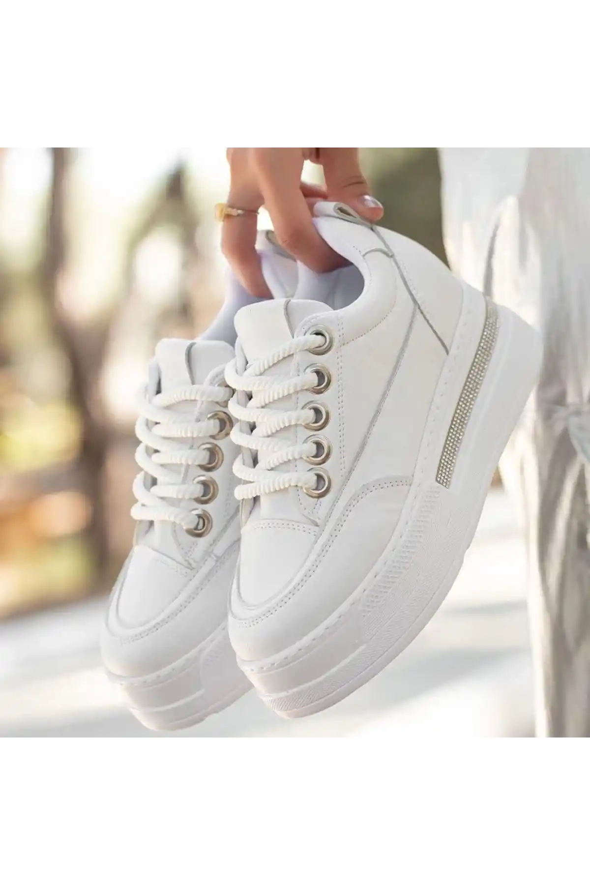 Lulu Beyaz Cilt Bağcıklı Spor Ayakkabı - GC