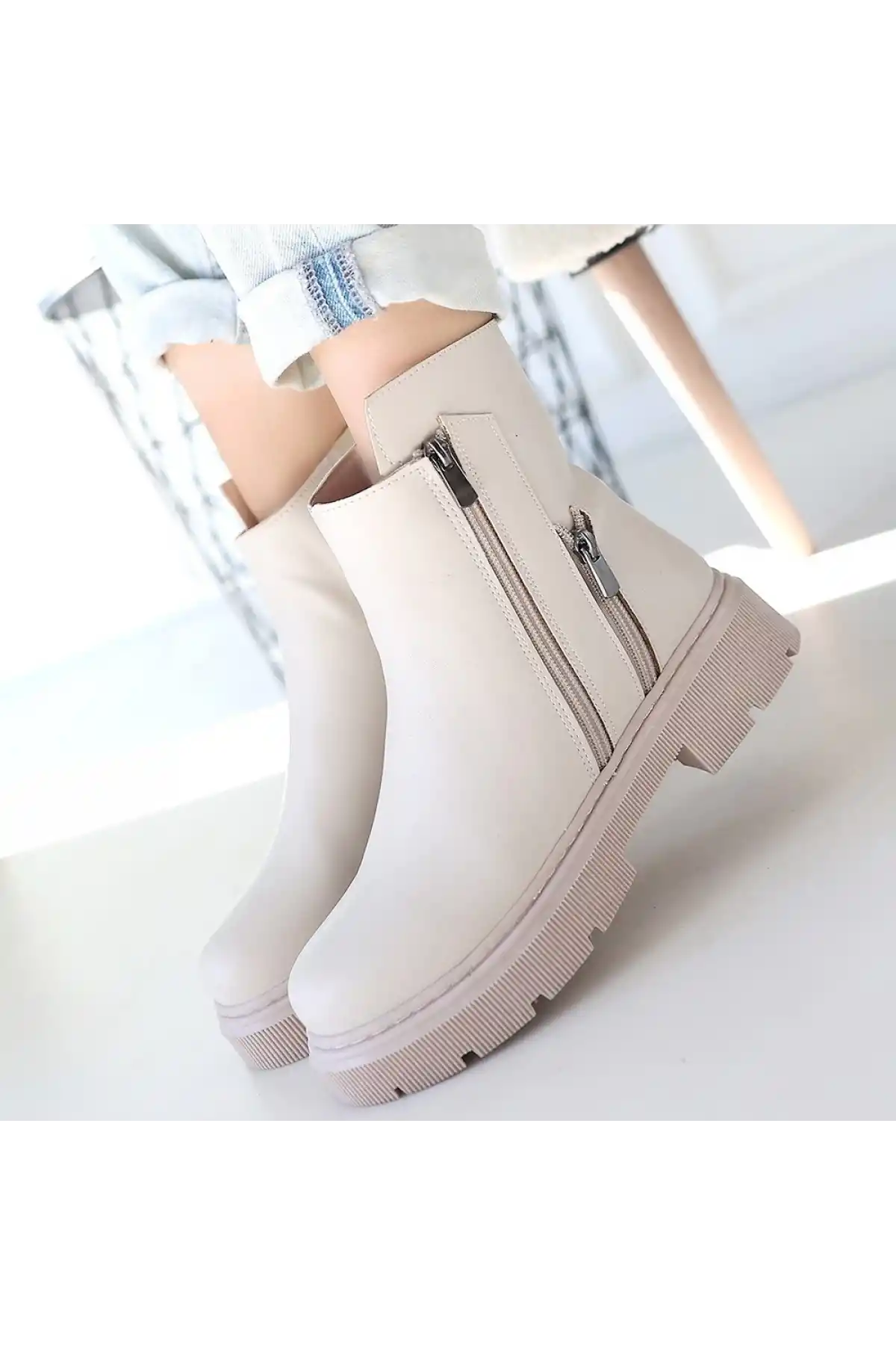 Menta Bej Cilt Fermuar Aksesuarlı Bot - GC