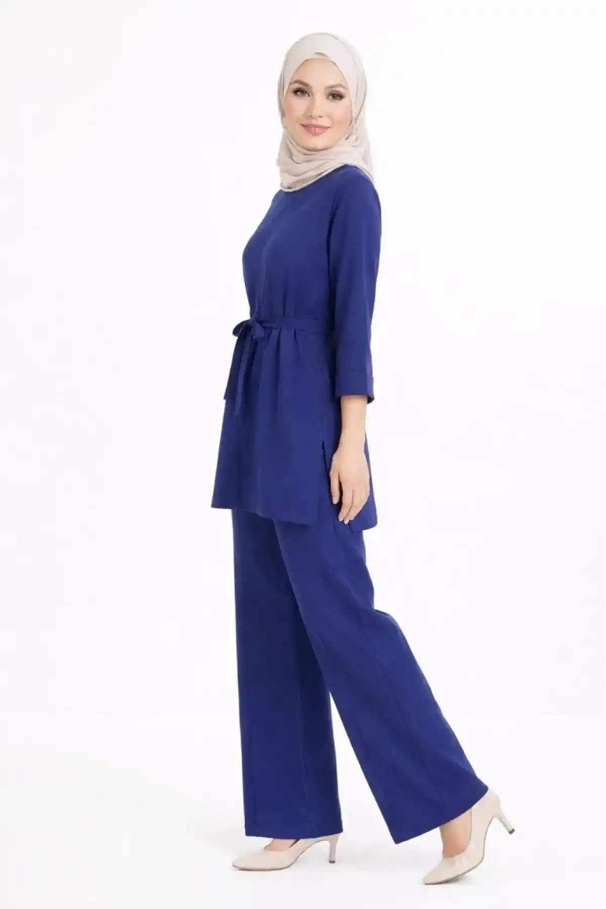 Osy Modal yumuşak dokulu Kadın Kuşaklı Tesettür Takım Salaş Kalıp 4/3 Kol Katlanmış kol İkili Takım - Lacivert