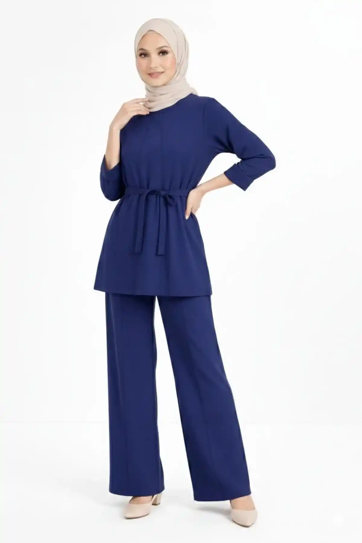 Osy Modal yumuşak dokulu Kadın Kuşaklı Tesettür Takım Salaş Kalıp 4/3 Kol Katlanmış kol İkili Takım - Lacivert