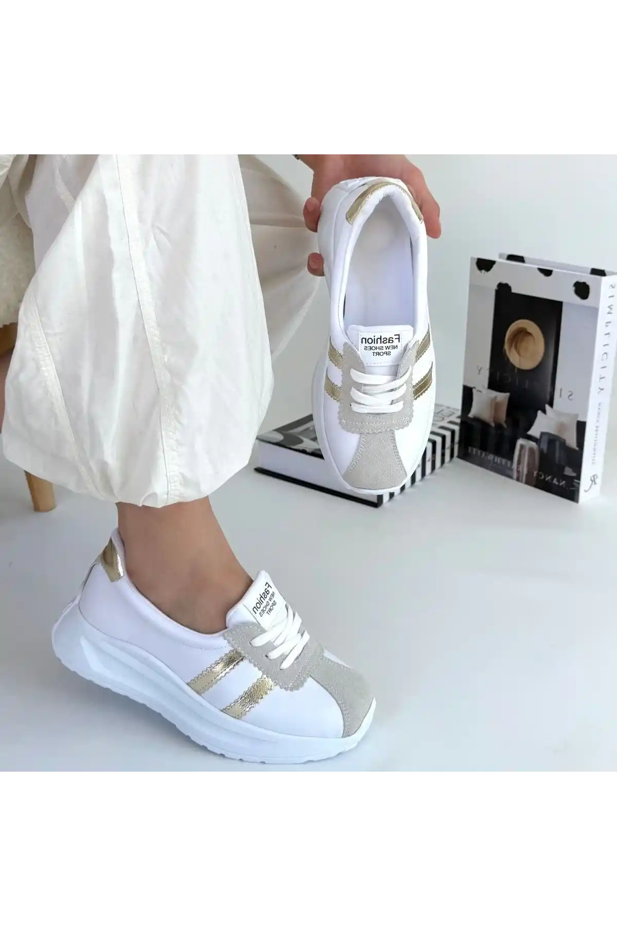 Shat Beyaz Cilt Gold Şeritli Spor Ayakkabı - GC