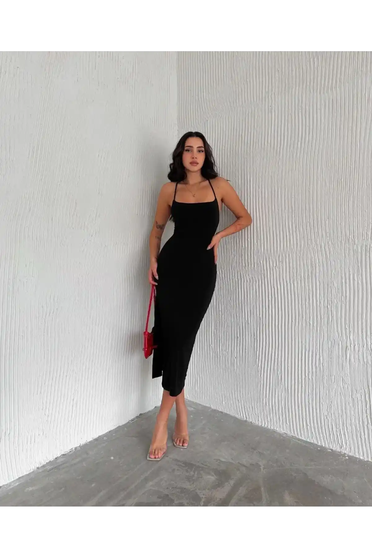 Sırt Bağlamalı Derin Yirtmaç Askılı Elbise - Siyah