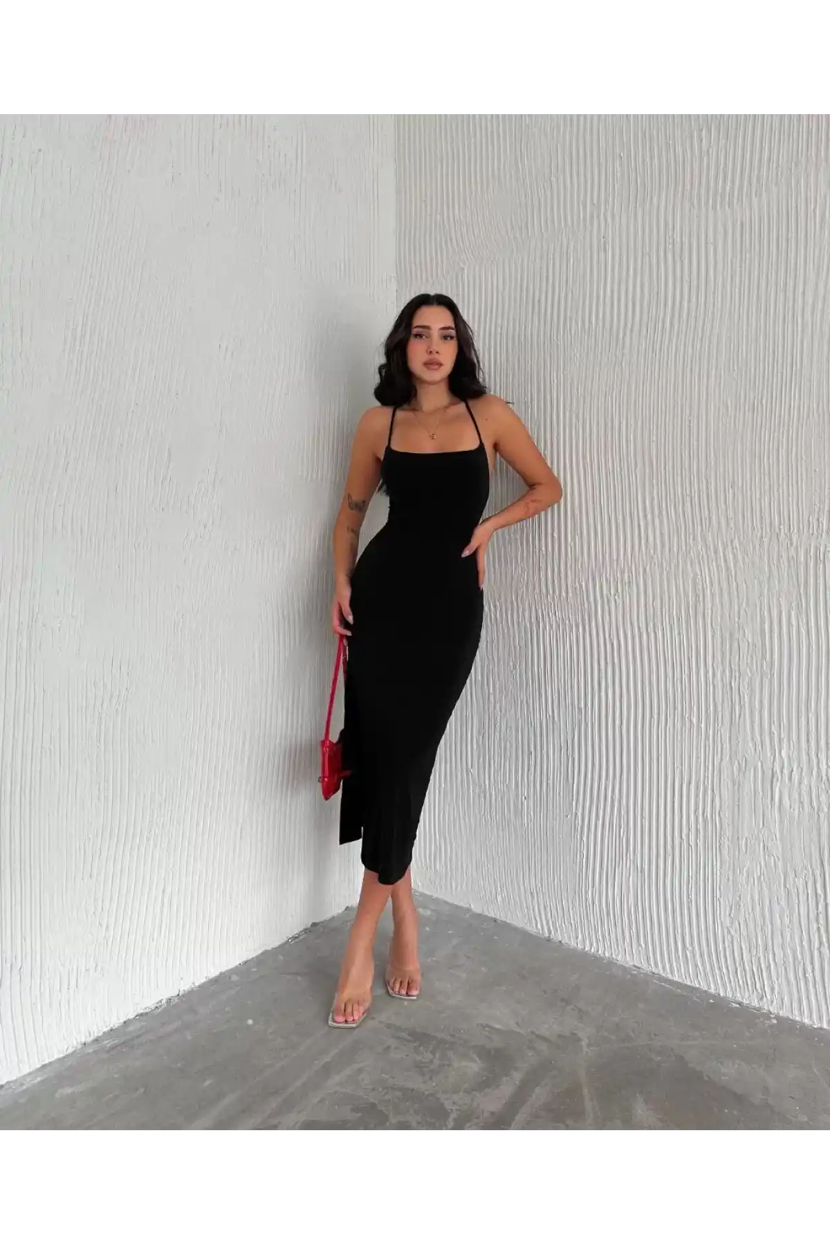 Sırt Bağlamalı Derin Yirtmaç Askılı Elbise - Siyah