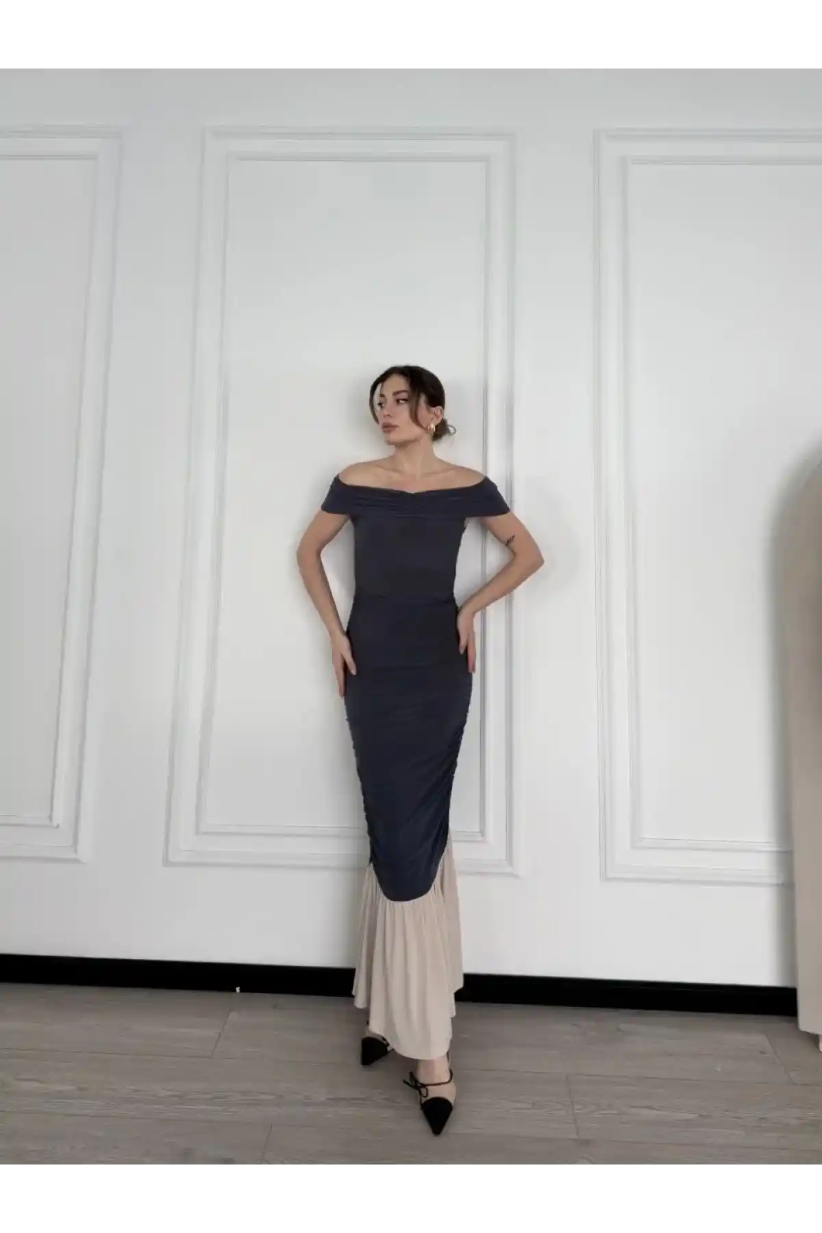Striptiz Omuzlu Uzun Elbise- Füme