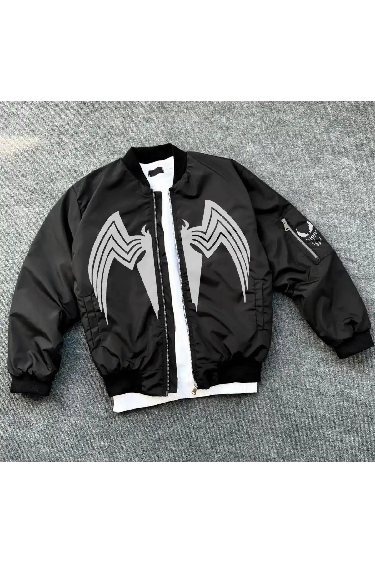 Unisex Siyah Bomber Mont – Venom Beyaz Örümcek Logolu, Fermuarlı Cepli, Kapitone Astarlı Günlük Mont - Siyah
