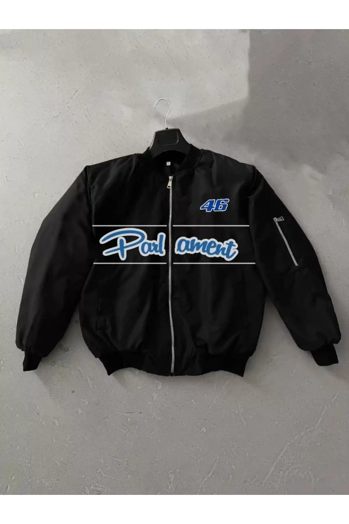 Kadın Siyah Bomber Mont – Parliament Yazılı, Fermuarlı Cepli, Kapitone Astarlı Oversize Günlük Mont - Siyah