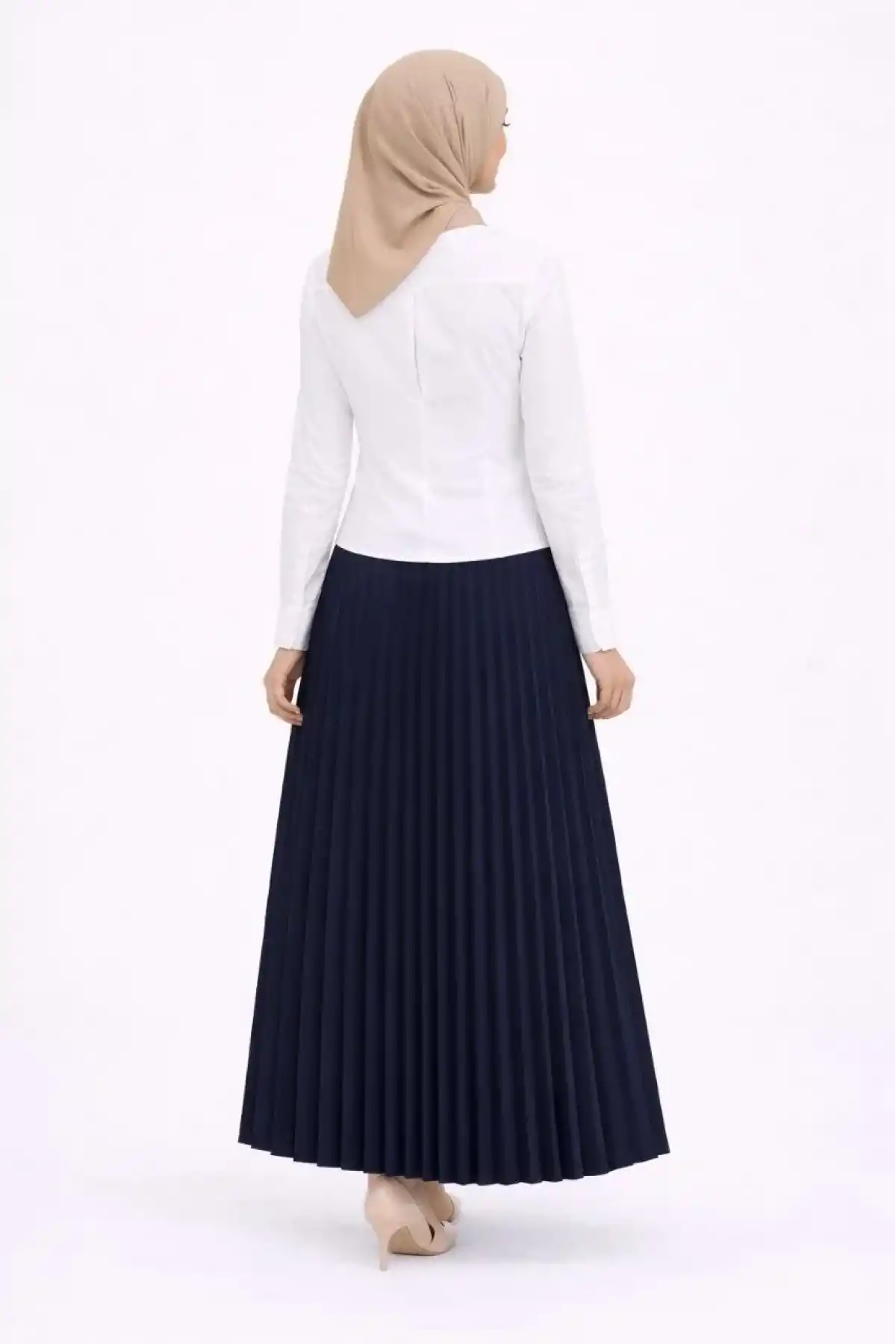 Tesettür Beyaz Gömlekli Pliseli Etek İkili Takım Gündelik ve Ofis Şıklığı - Lacivert