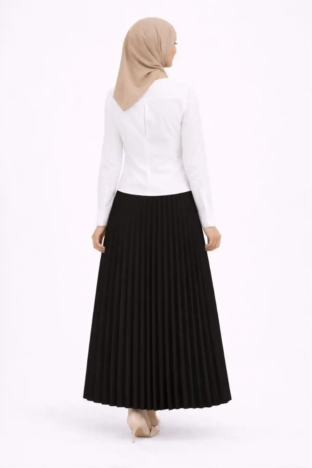 Tesettür Beyaz Gömlekli Pliseli Etek İkili Takım Gündelik ve Ofis Şıklığı - Siyah
