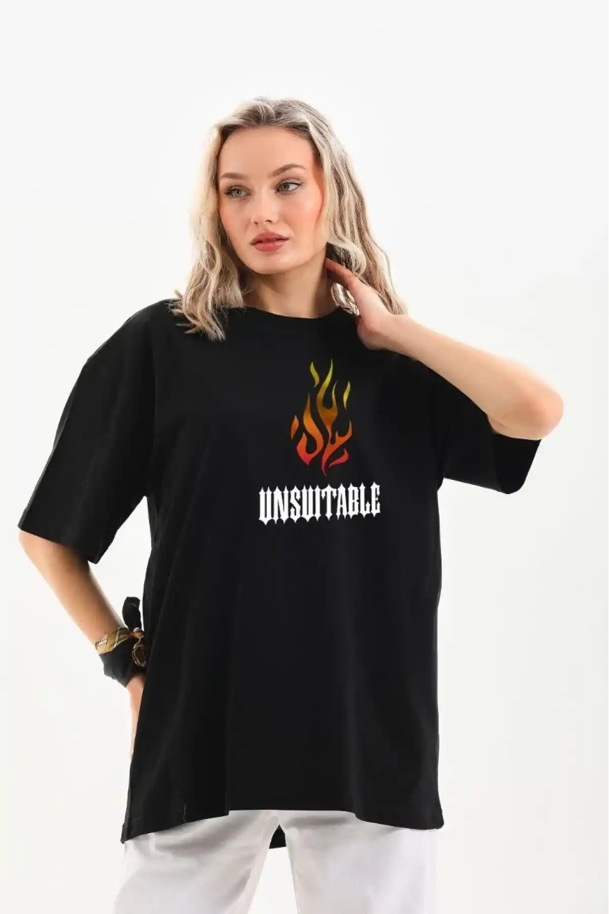 kadın Bisiklet Yaka Baskılı Oversize T-Shirt - Siyah