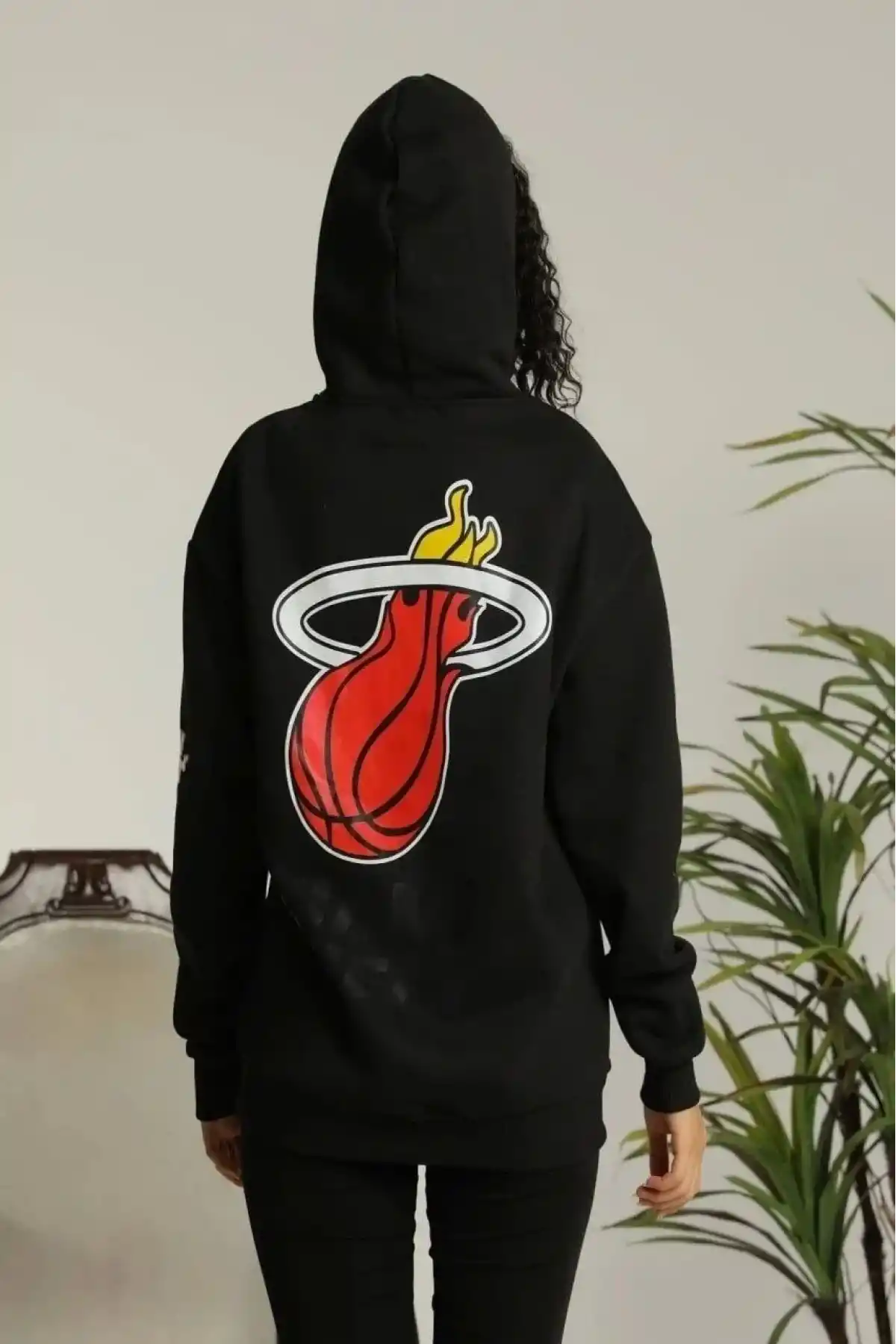 Kadın Kapşonlu Baskılı Sweetshirt - Siyah