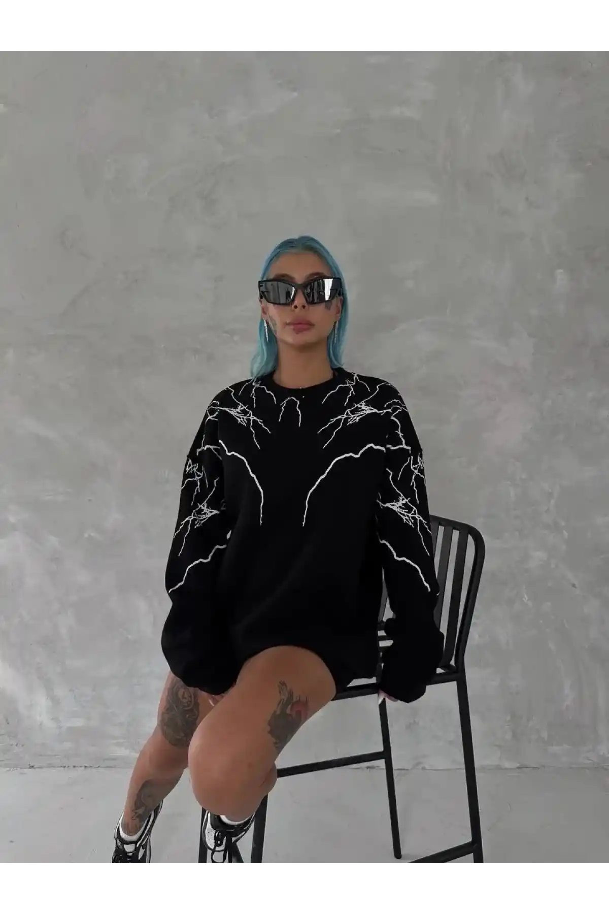 Kadın Yıldırım Baskılı Bisiklet Yaka SweatShirt - Siyah