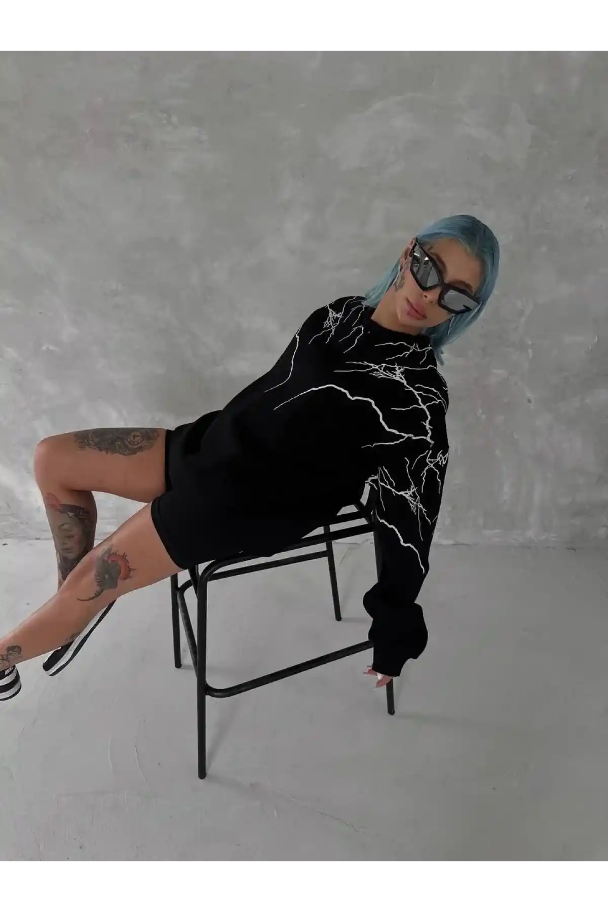 Kadın Yıldırım Baskılı Bisiklet Yaka SweatShirt - Siyah