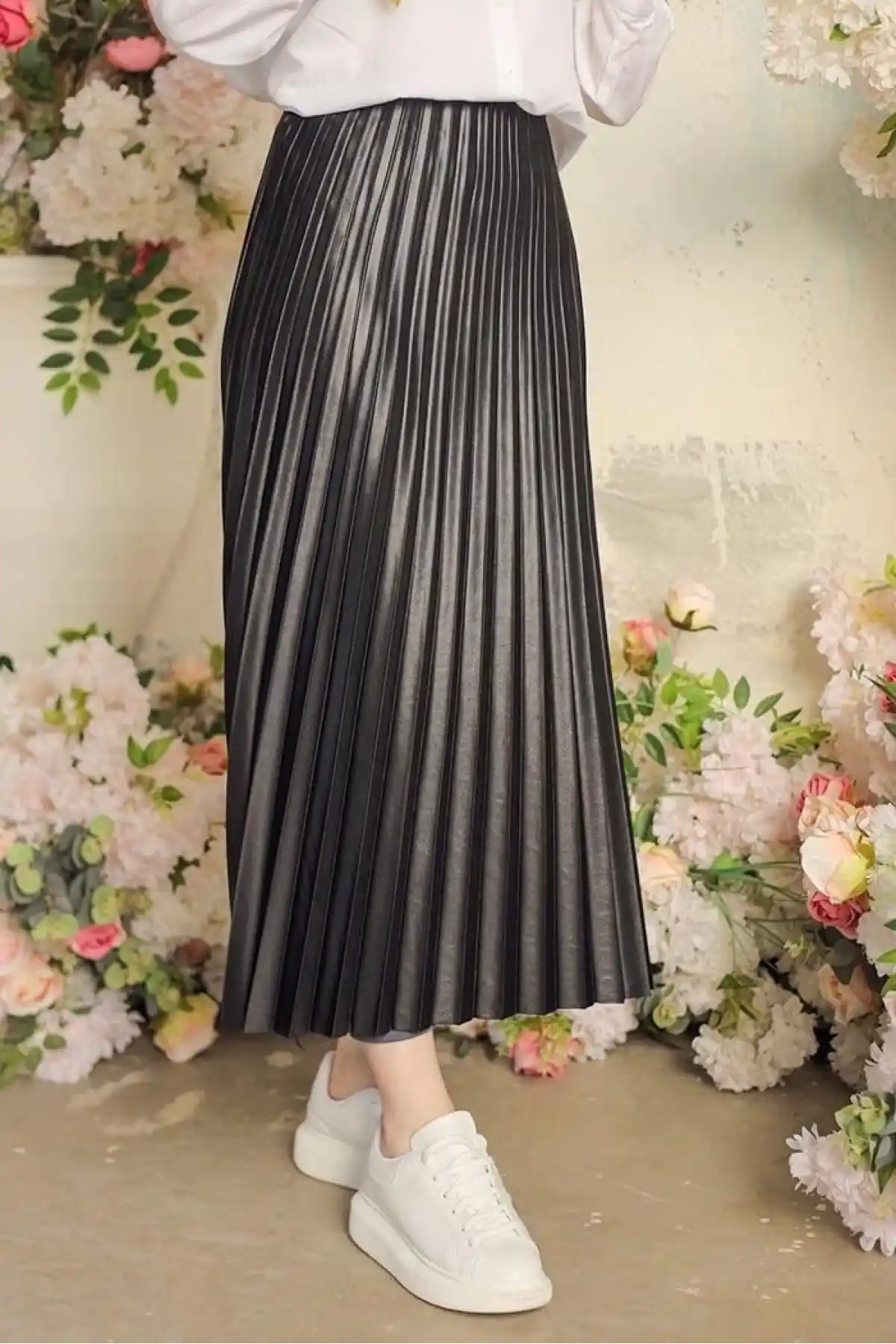 Zarif Ve Modern Pileli Parlak Krep Gizli Lastikli Siyah Etek ( GC )