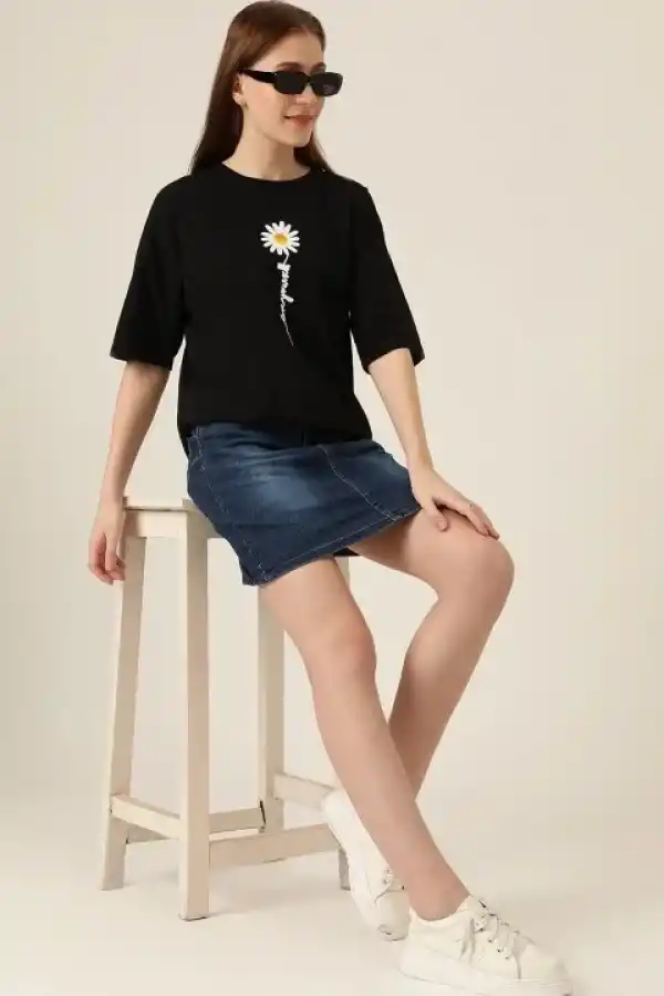 Kadın Papatya Baskılı T-Shirt Kısa Kol Bisiklet Yaka Oversize  Tişört - Siyah