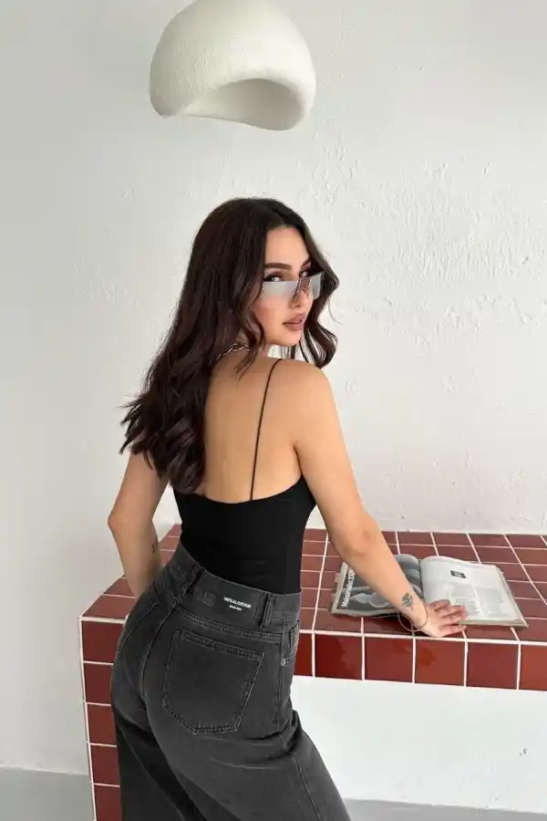 Kadın Derin Dekolte Askılı Body Sırt Dekolteli Şık Kolsuz Yazlık Bodysuit - Siyah