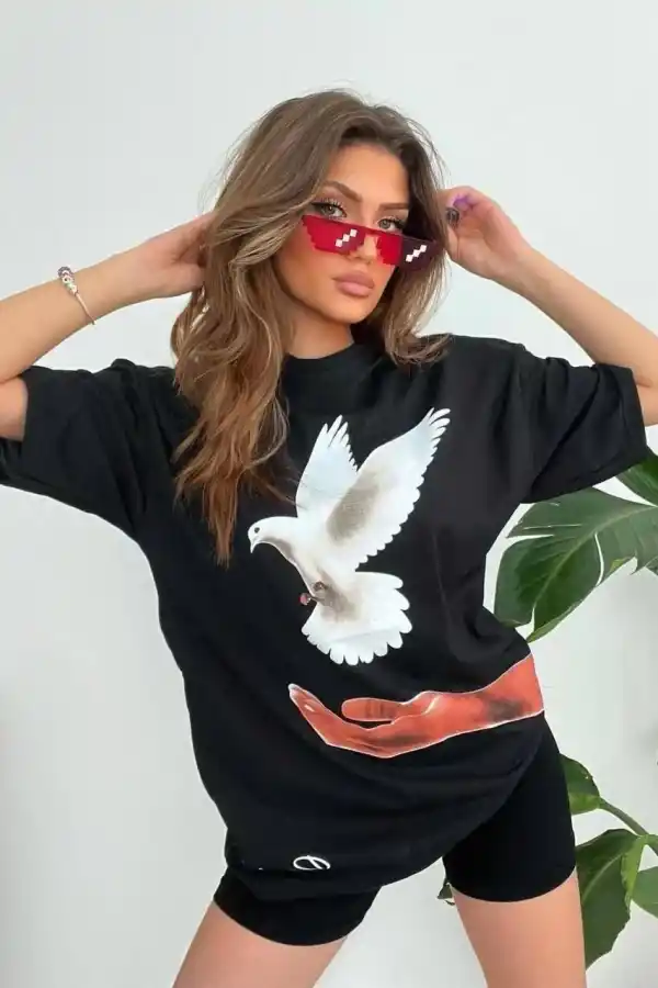Kadın Kısa Kol Yazlık Tişört Bisiklet Yaka Uzi Güvercin Baskılı T-Shirt - Siyah