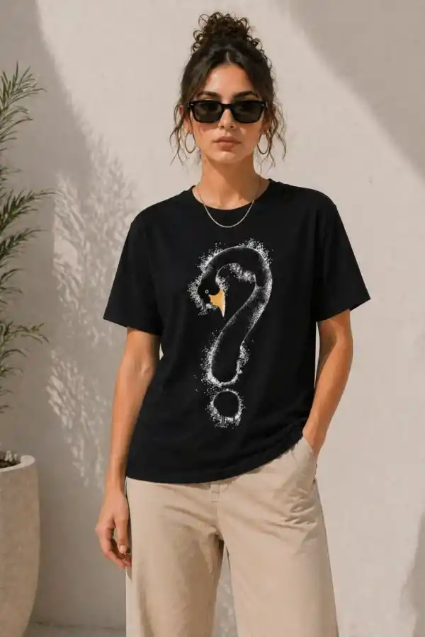 Kadın Kuğu Figürlü Soru İşareti Baskılı Tişört Kısa Kol T-Shirt - Siyah