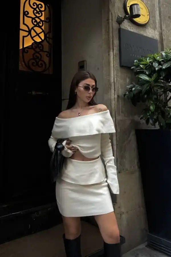 Kadın Straplez , Madonna , Carmen Yaka Croplu Mini Etekli ikili Alt-Üst Takım Triko - Beyaz