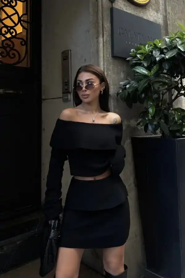 Kadın Straplez , Madonna , Carmen Yaka Croplu Mini Etekli ikili Alt-Üst Takım Triko - Siyah