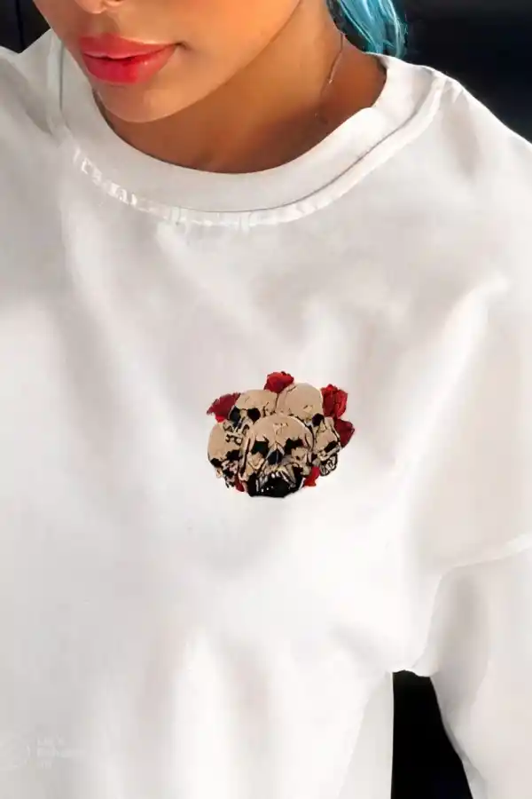 Kadın Kısa Kol Yazlık Tişört Bisiklet Yaka Kuru Kafa Baskılı T-Shirt - Beyaz