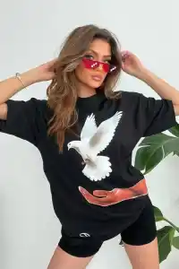 Kadın Kısa Kol Yazlık Tişört Bisiklet Yaka Uzi Güvercin Baskılı T-Shirt - Siyah
