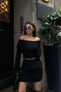 Kadın Straplez , Madonna , Carmen Yaka Croplu Mini Etekli ikili Alt-Üst Takım Triko - Siyah