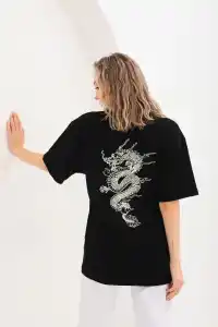 Kadın Kısa Kol Yazlık Tişört Bisiklet Yaka Ejderha Baskılı T-Shirt - Siyah
