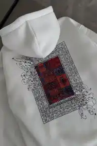 Kadın Kapüşonlu Kanguru Cepli Sweatshirt 3 İplik Pamuklu Baskılı Hoodie - Beyaz