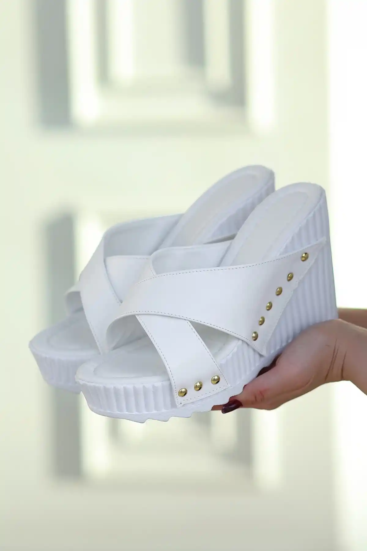 Aless Beyaz Cilt Dolgu Topuk Terlik - GC