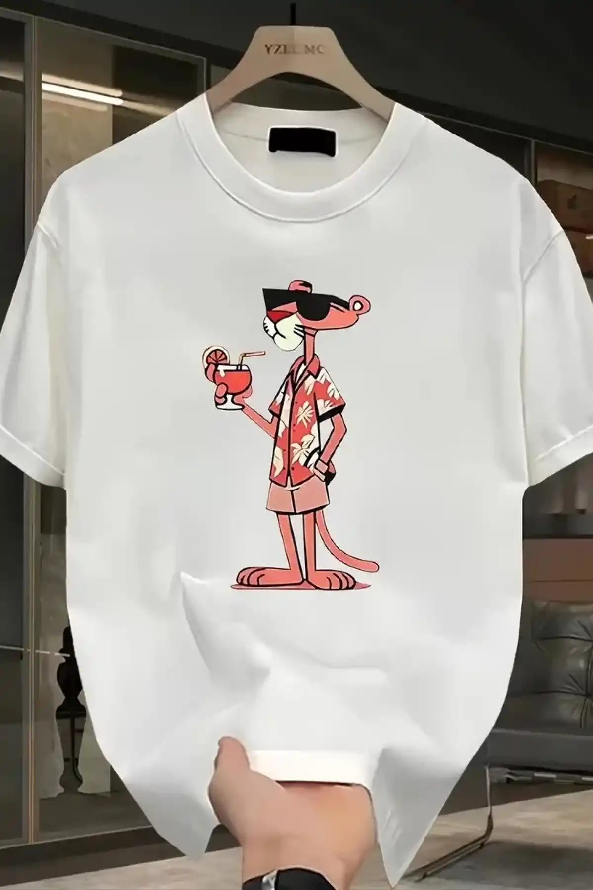 Pembe Panter Baskılı Erkek Oversize Günlük Kısa Kollu Tişört İlkbahar ve Yaz için Mükemmeldir - Beyaz