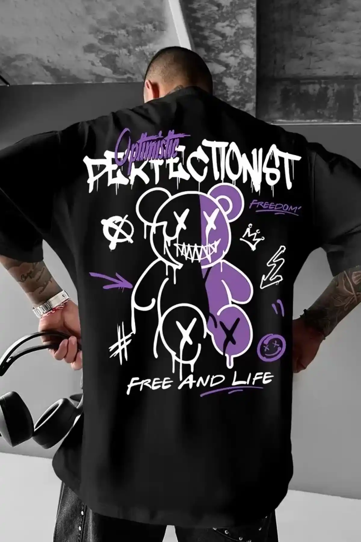 Erkek OversizeGrafik Tişört CAMPBRASTCOOPERATION Kalın Yazı Bisiklet Yaka, Kısa Kol, Kalın Mor ve Siyah Desenli Yazlık Sokak Kıyafeti - Siyah