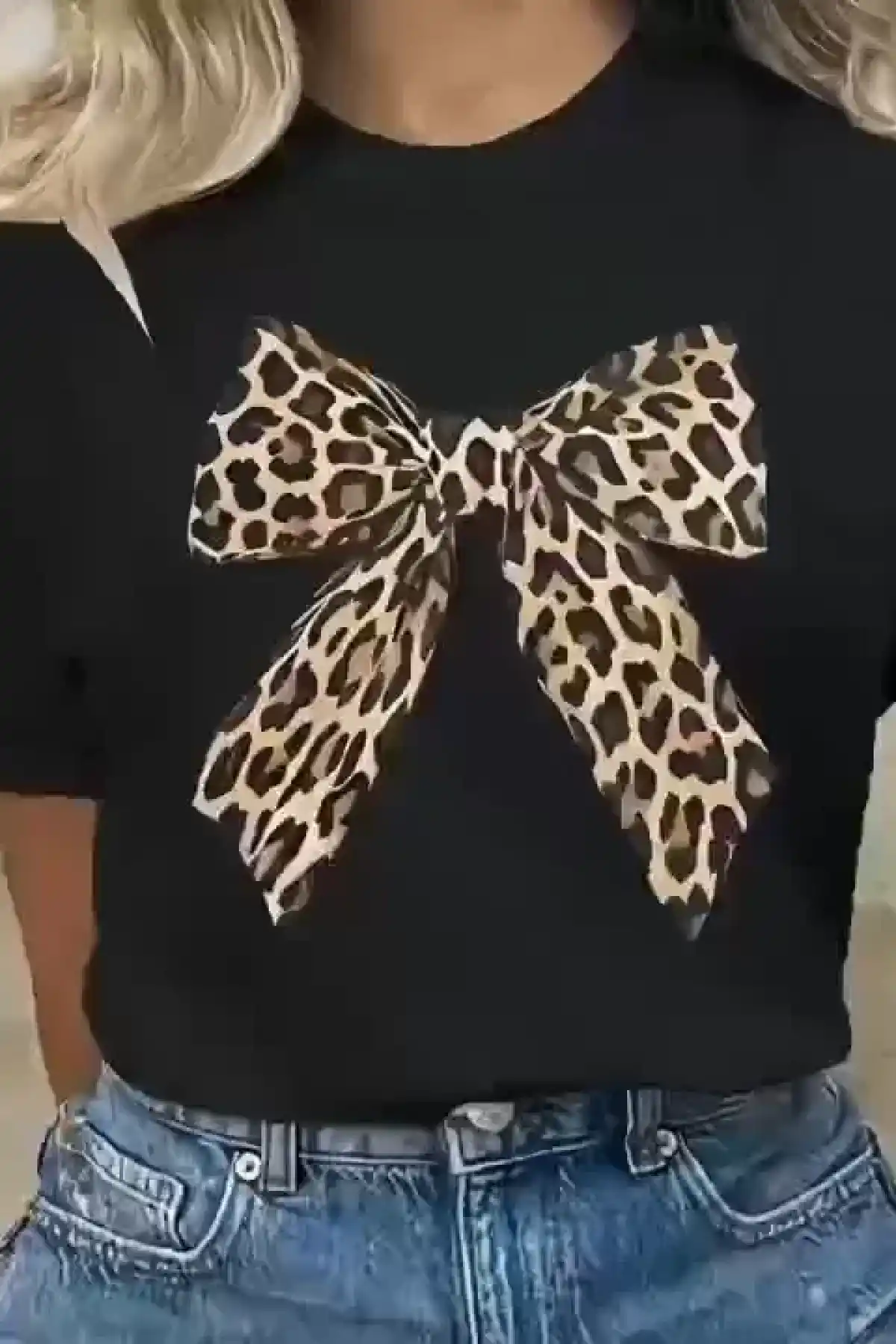 Leopar Desenli Fiyonklu Tişört - Rahat Polyester, Makinede Yıkanabilir, Bisiklet Yaka, Kadınlar için Yazlık Günlük Üst - Siyah