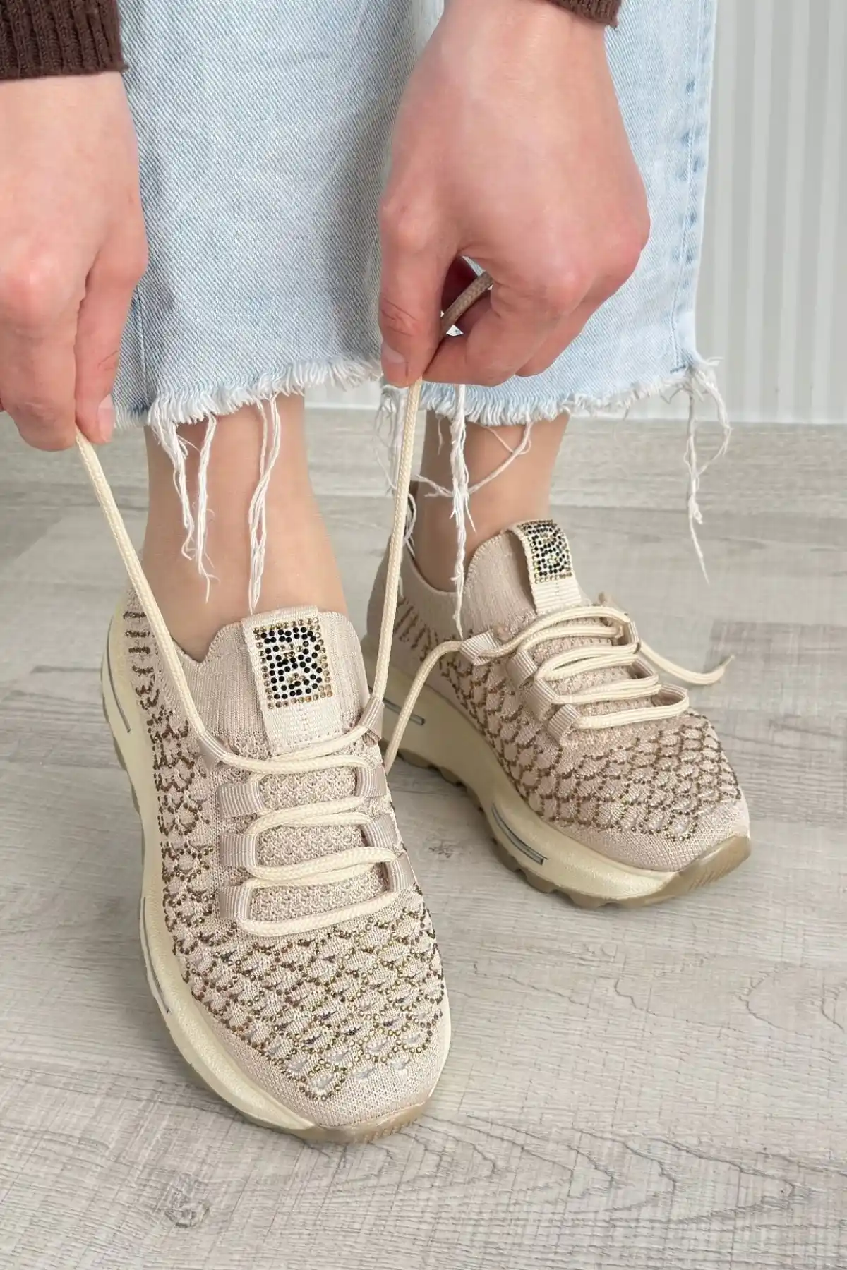 Cilla Bej Triko Boncuk İşlemeli Spor Ayakkabı - GC