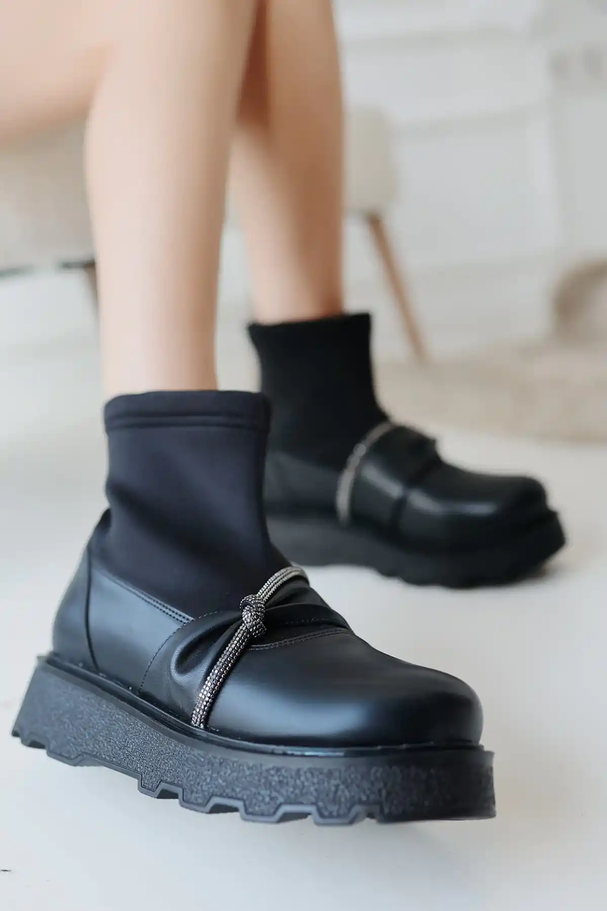 Dewn Siyah Cilt Topuklu Bot - GC