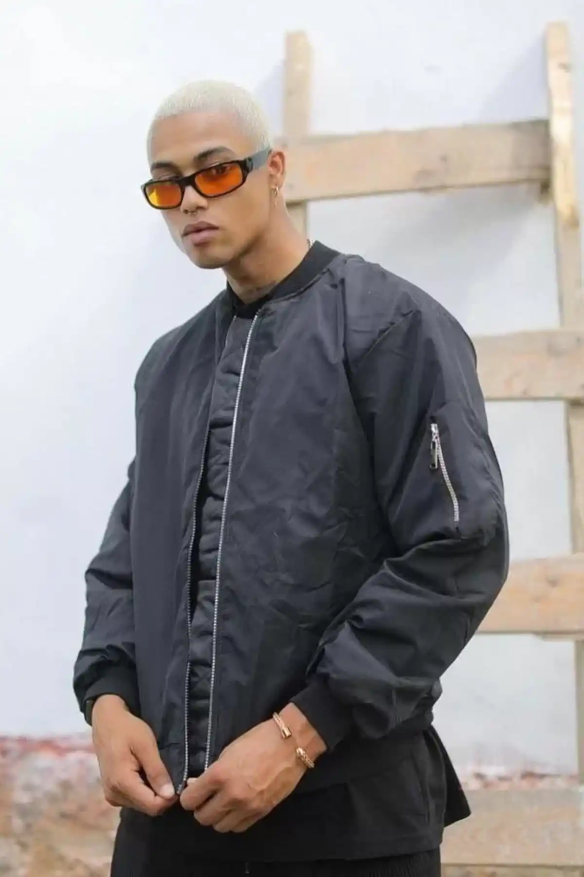 Unisex Siyah Bomber Mont – Su İtici Kumaş, Kapitone Astarlı, Fermuarlı ve Günlük Kullanıma Uygun Ceket- Siyah