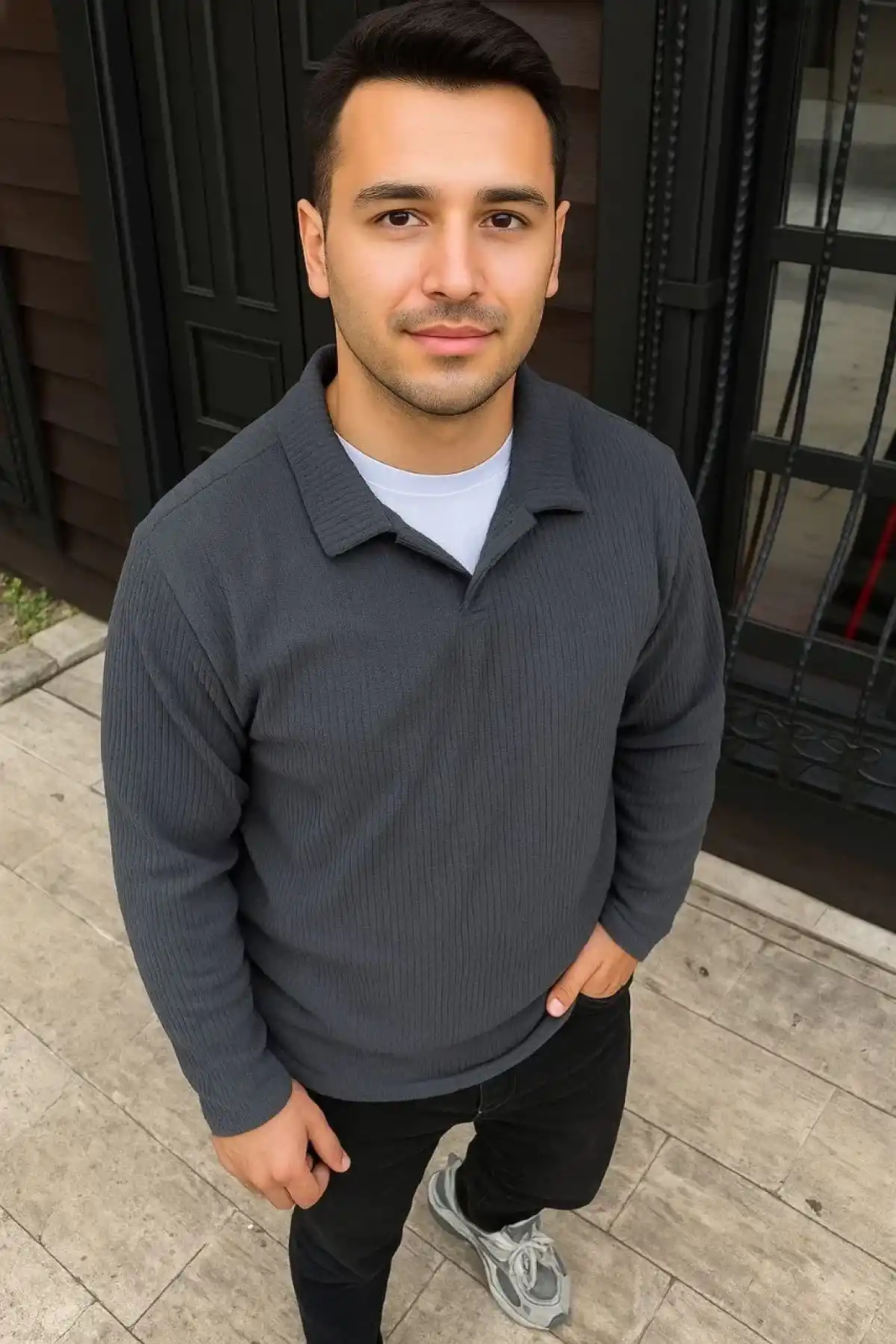 Erkek Fitilli Polar Sweatshirt – Düğmesiz Polo Yaka, Oversize Rahat Kalıp, Kalın Polar Kumaş, Kışlık ve Baharlık Şık Günlük Üst - Füme