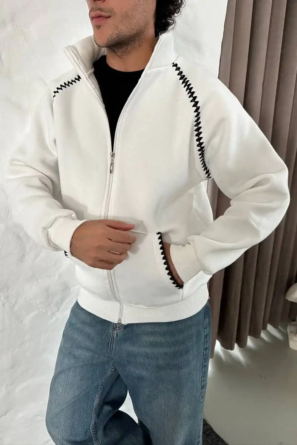 Erkek Oversize Dik Yaka Fermuarlı Sweatshirt - Zincir Nakışli Kanguru Cepli - Beyaz