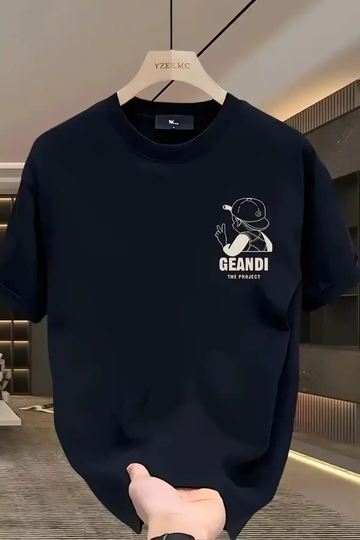 Geniş Kesim Pamuklu Tişört - GANDHI The Project Baskılı, Siyah, Rahat Kesim, Kısa Kollu, Günlük Kıyafet, Her Gün Giyilebilecek Tişört- Siyah