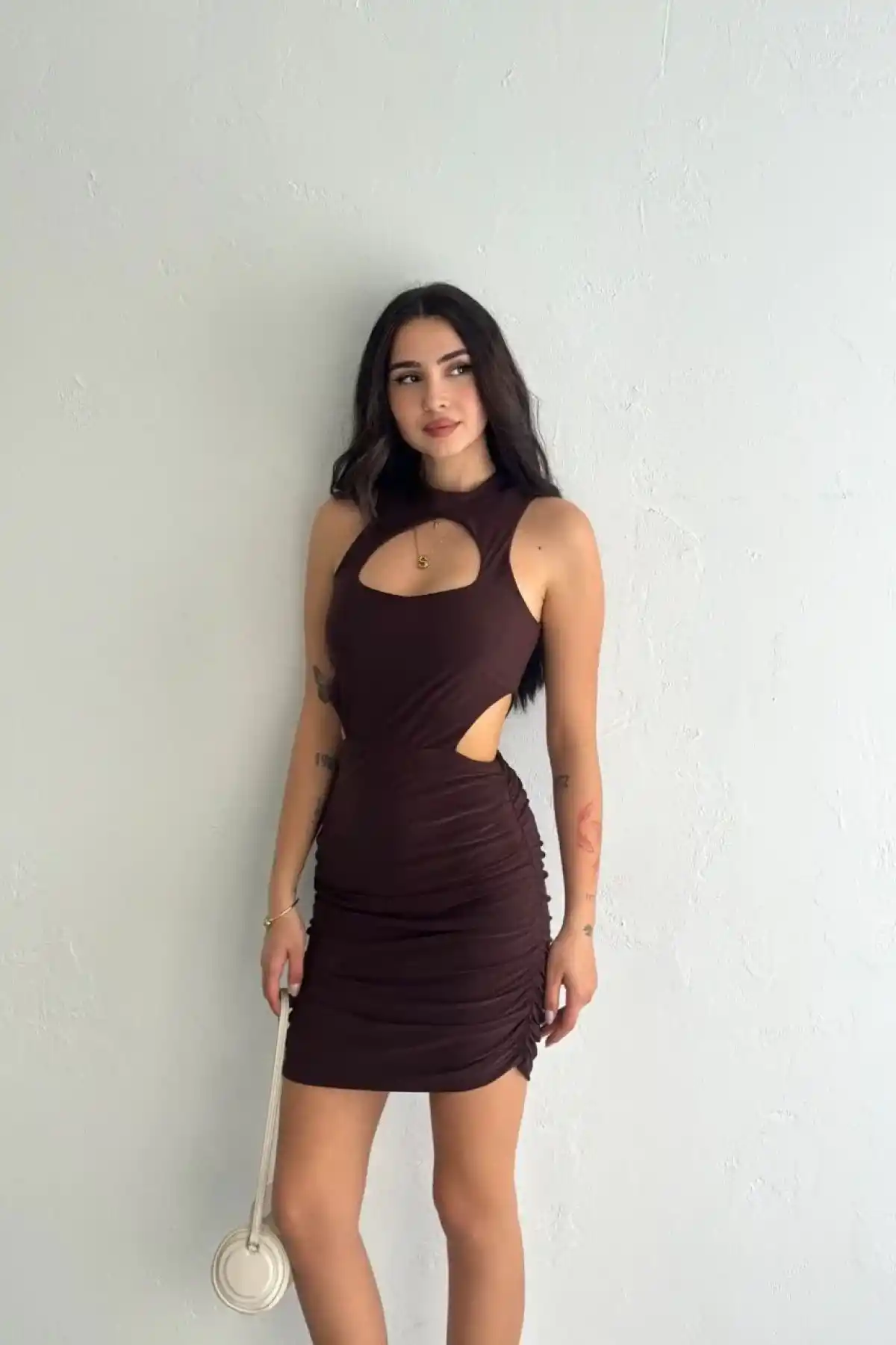 Göğüs ve Yanlar dekolteli Kolsuz Boy Elbise - Kahverengi