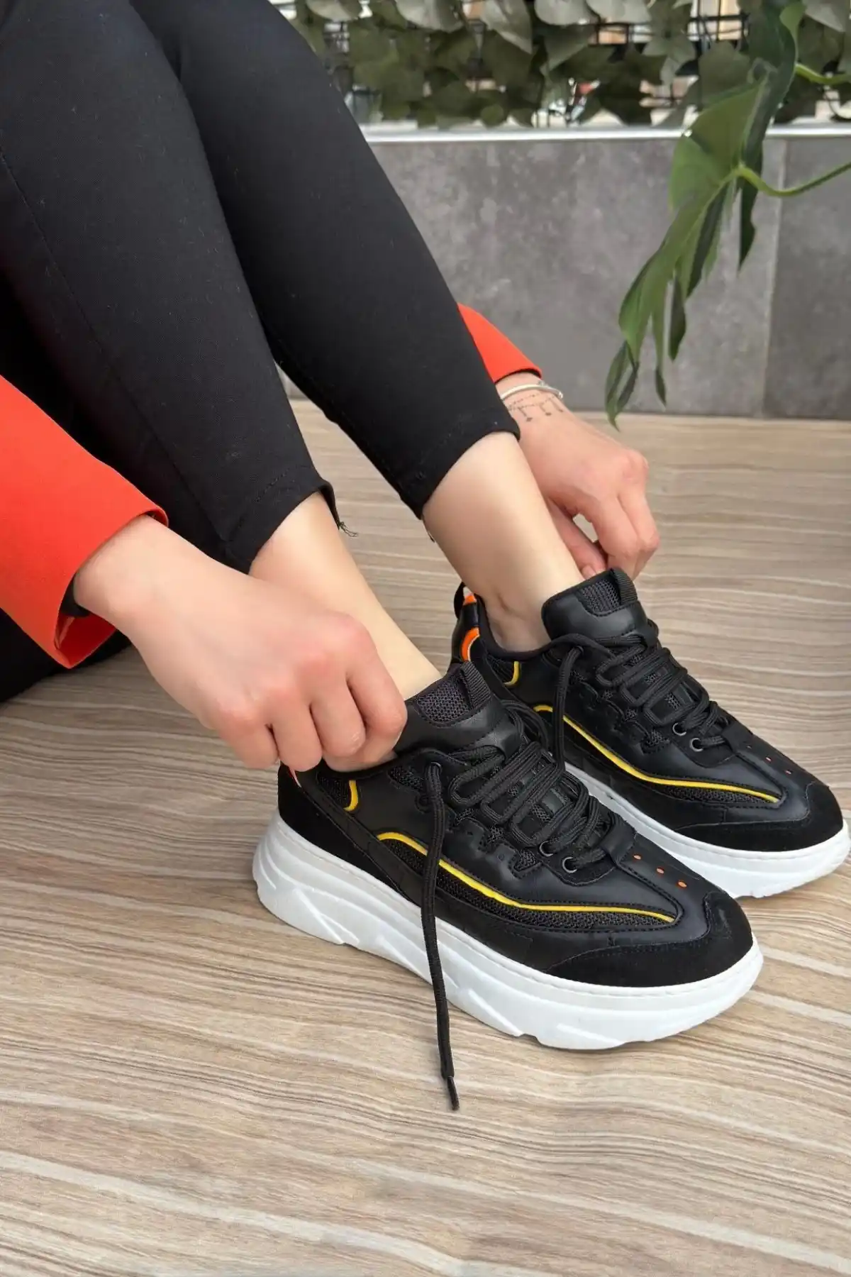 Imkea Siyah Cilt Hardal Detaylı Spor Ayakkabı - GC